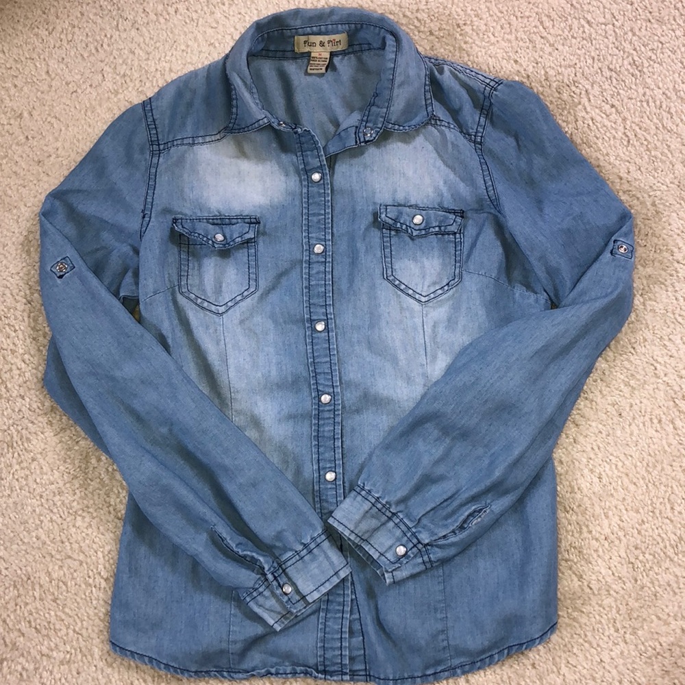 Light/ Med Wash Shirt 💕